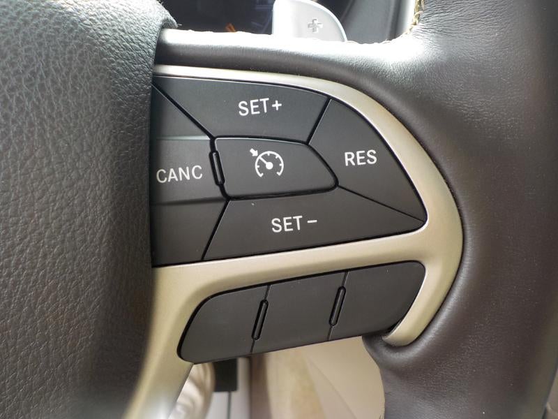 2015 Jeep Grand Cherokee Overland 4D SUV RWD