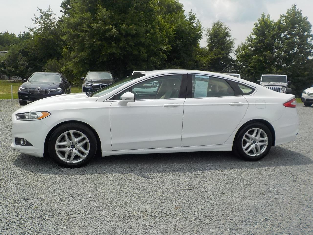 2016 Ford Fusion SE FWD