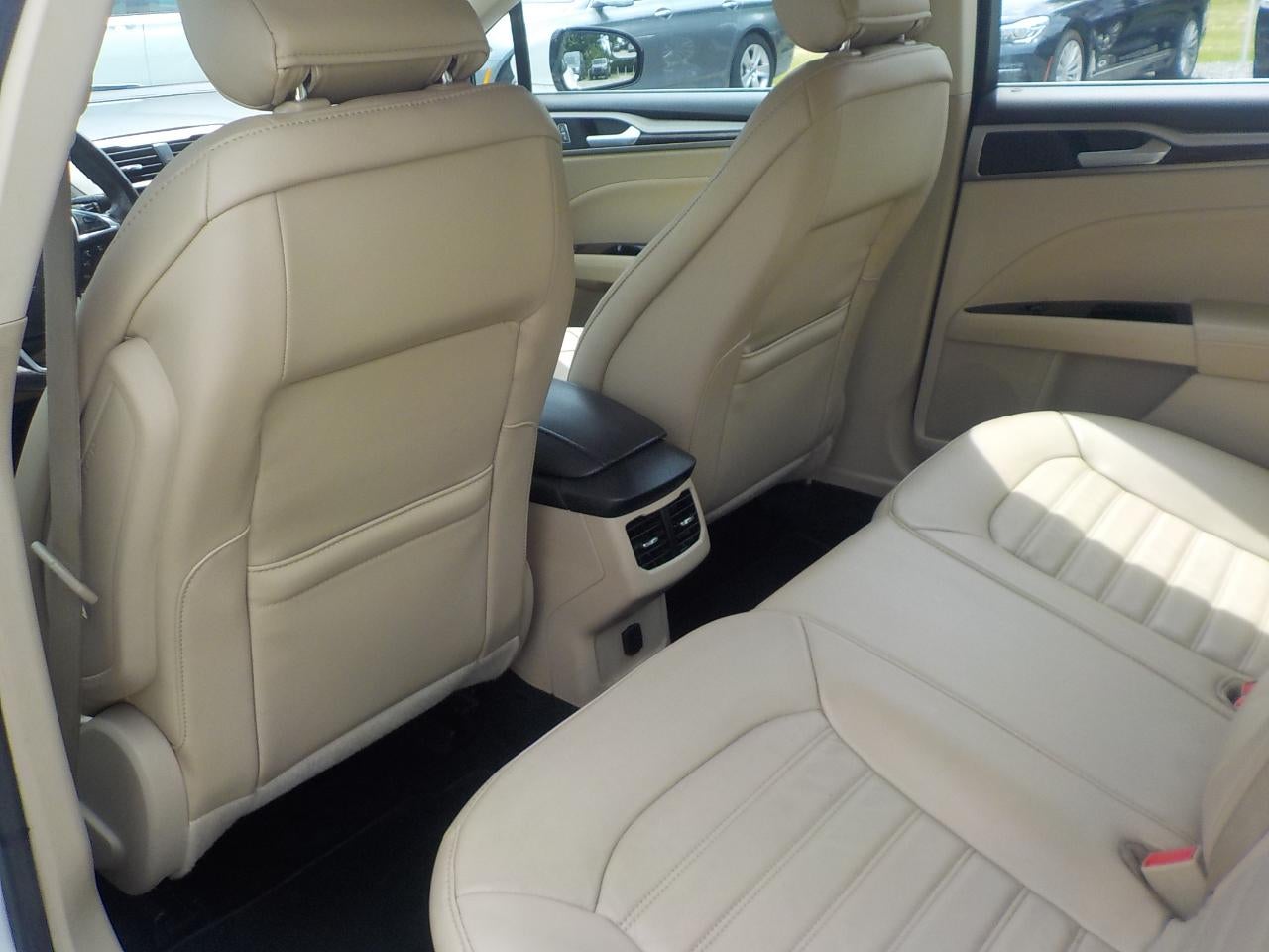 2016 Ford Fusion SE FWD