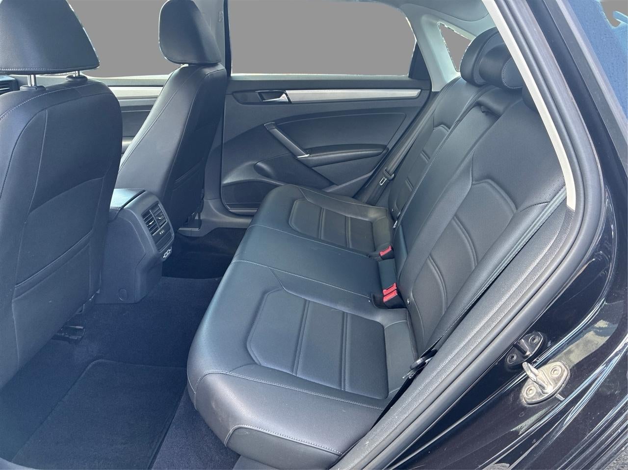 2021 Volkswagen Passat SE 1.8T W/Sunroof