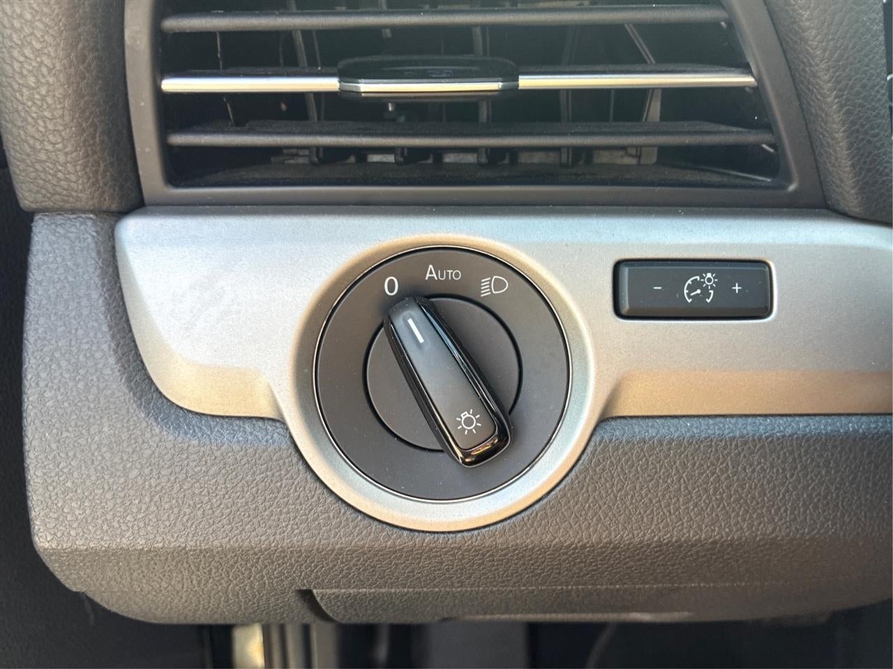 2021 Volkswagen Passat SE 1.8T W/Sunroof