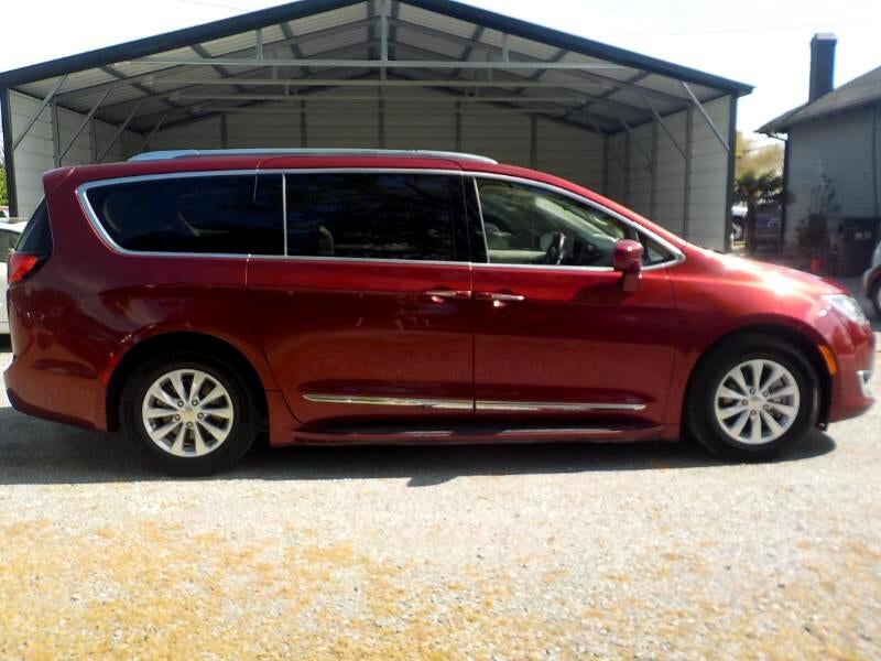 2018 Chrysler Pacifica Touring-L FWD