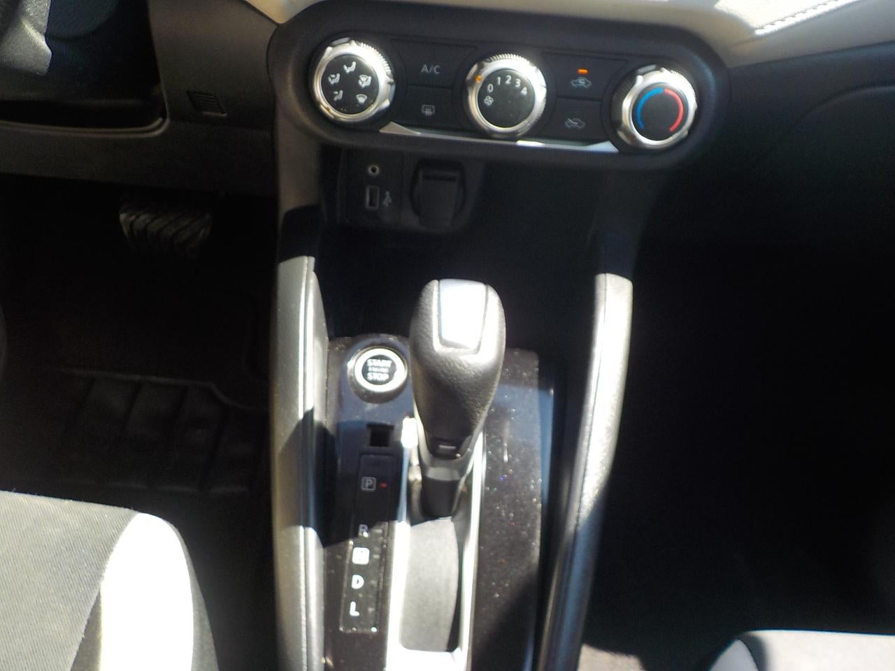 2021 Nissan Versa SV FWD