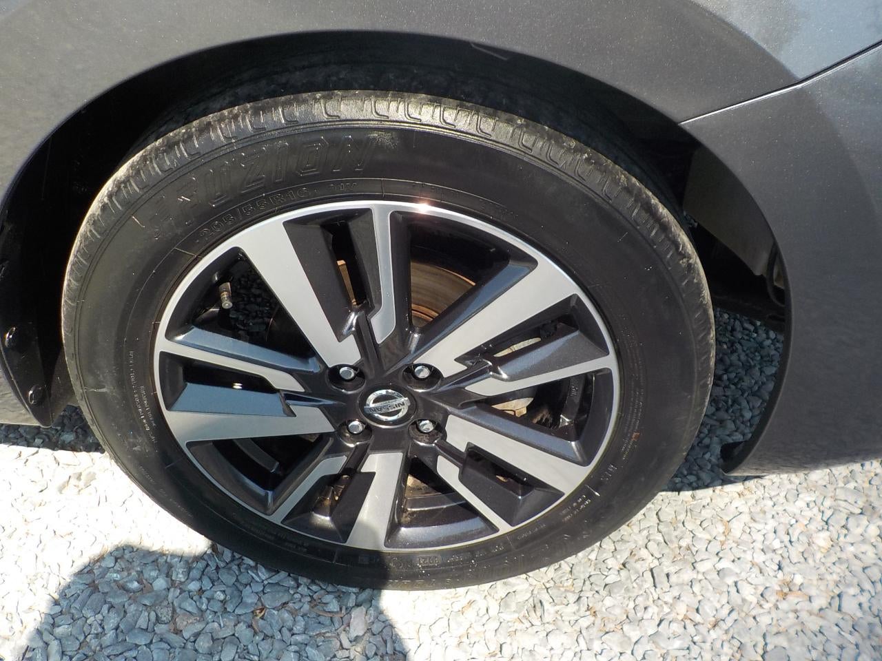 2021 Nissan Versa SV FWD