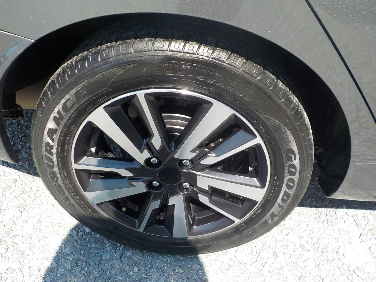 2021 Nissan Versa SV FWD