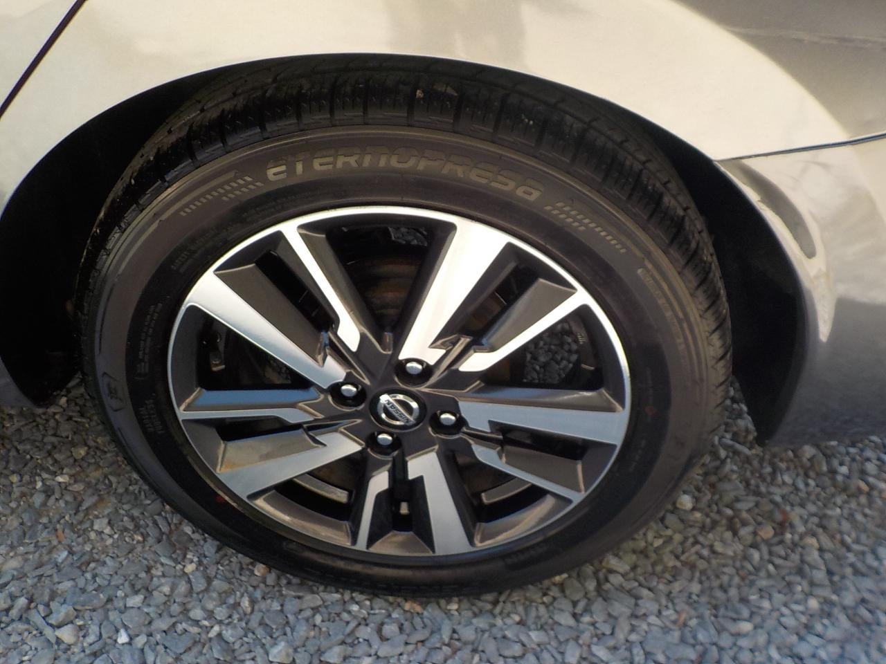 2021 Nissan Versa SV FWD