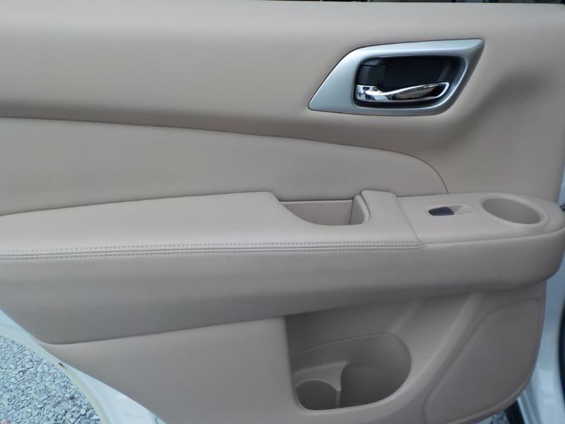 2016 Nissan Pathfinder Platinum 4D SUV 4X4