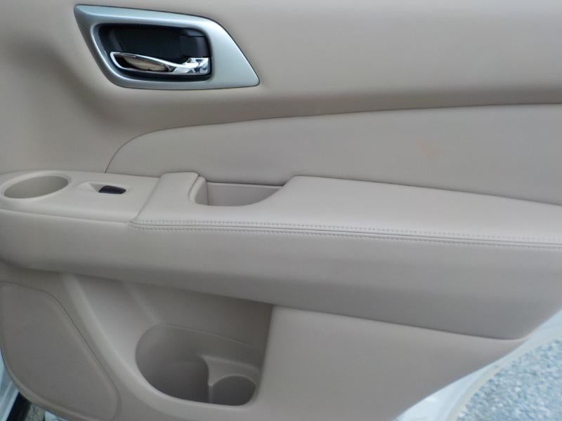 2016 Nissan Pathfinder Platinum 4D SUV 4X4