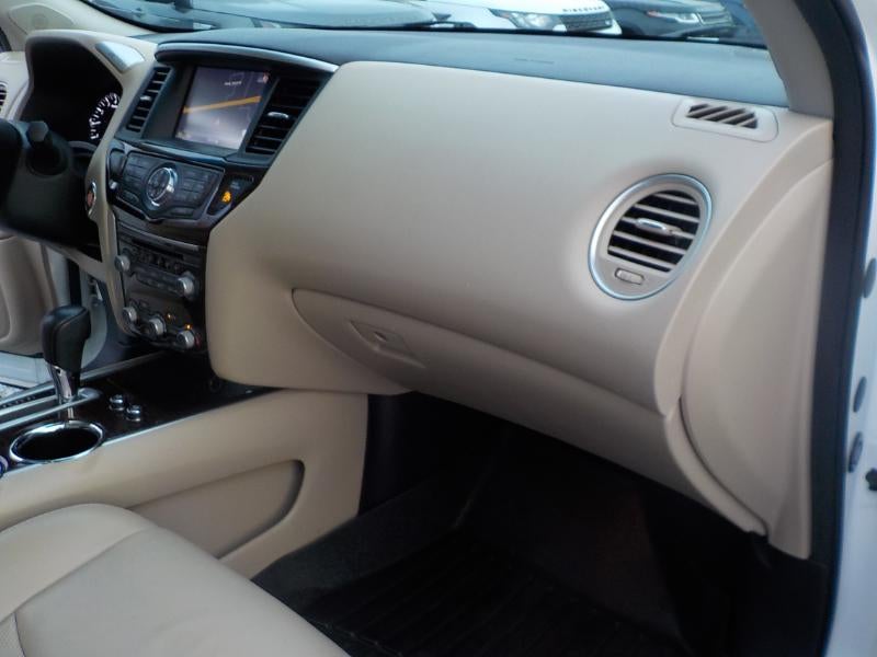 2016 Nissan Pathfinder Platinum 4D SUV 4X4