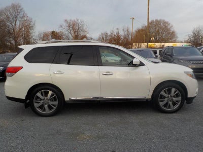 2016 Nissan Pathfinder Platinum 4D SUV 4X4