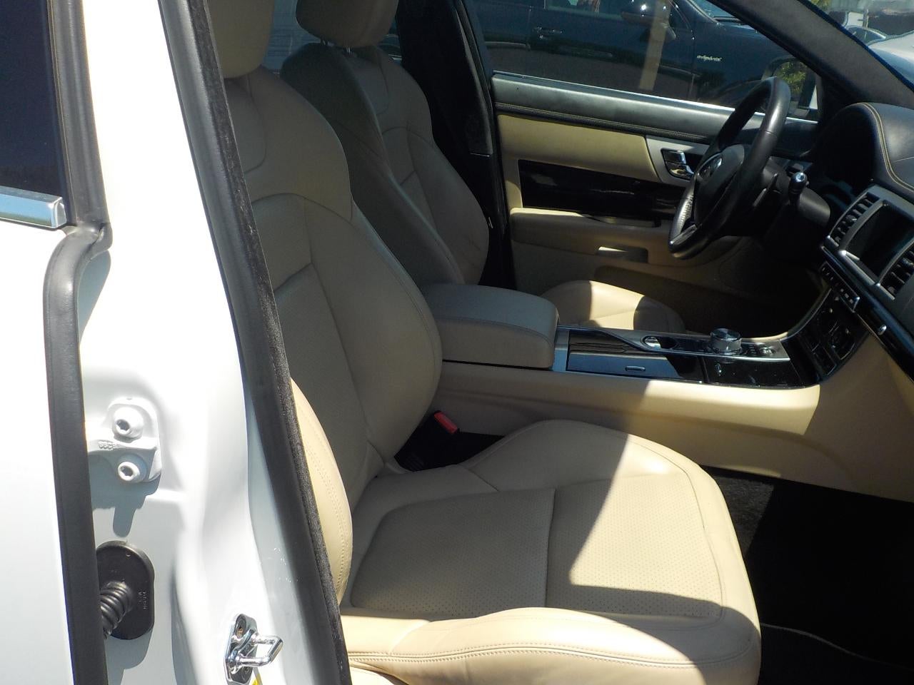 2014 Jaguar XF-Series XF 3.0L V6 SC AWD