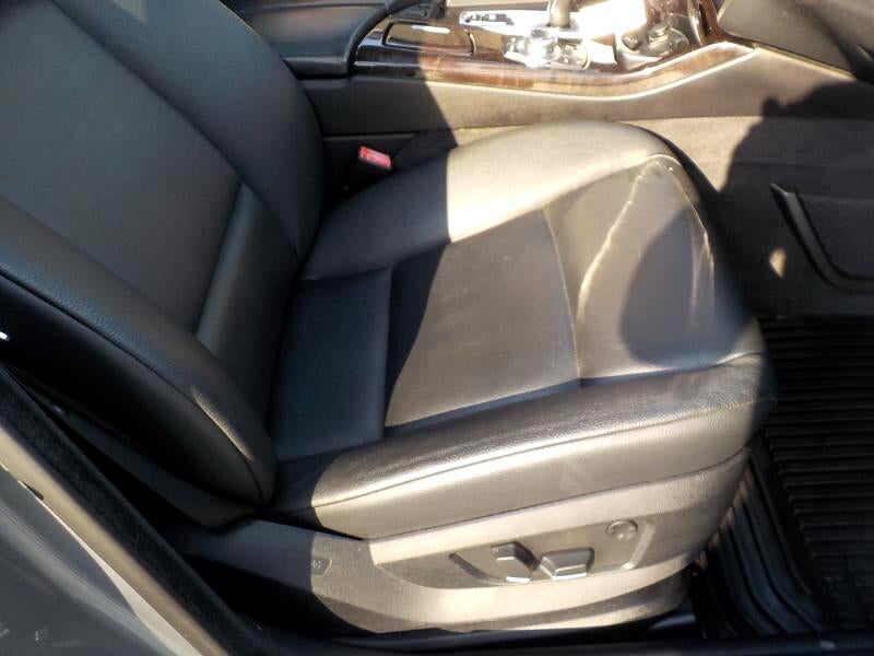 2011 BMW 5-Series 528iA V6