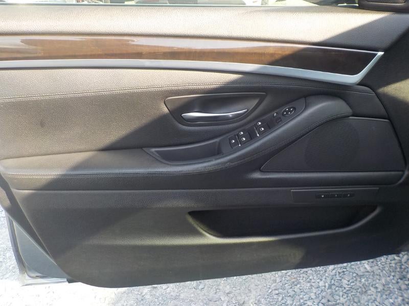 2011 BMW 5-Series 528iA V6