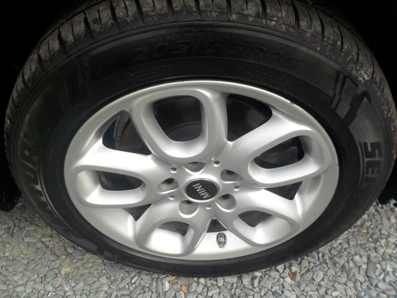 2017 MINI Clubman Base