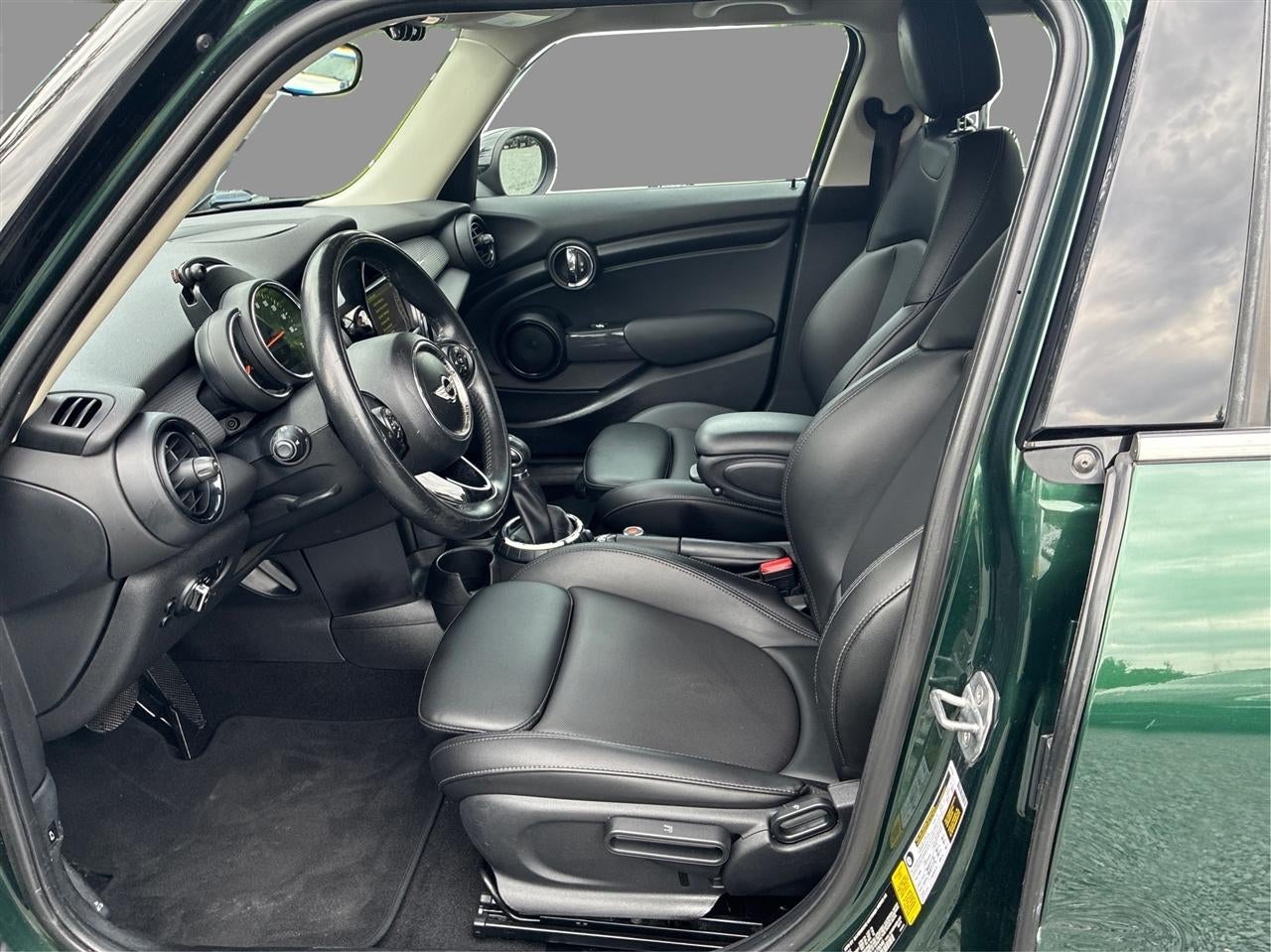 2017 MINI Cooper Base 4D Hatchback