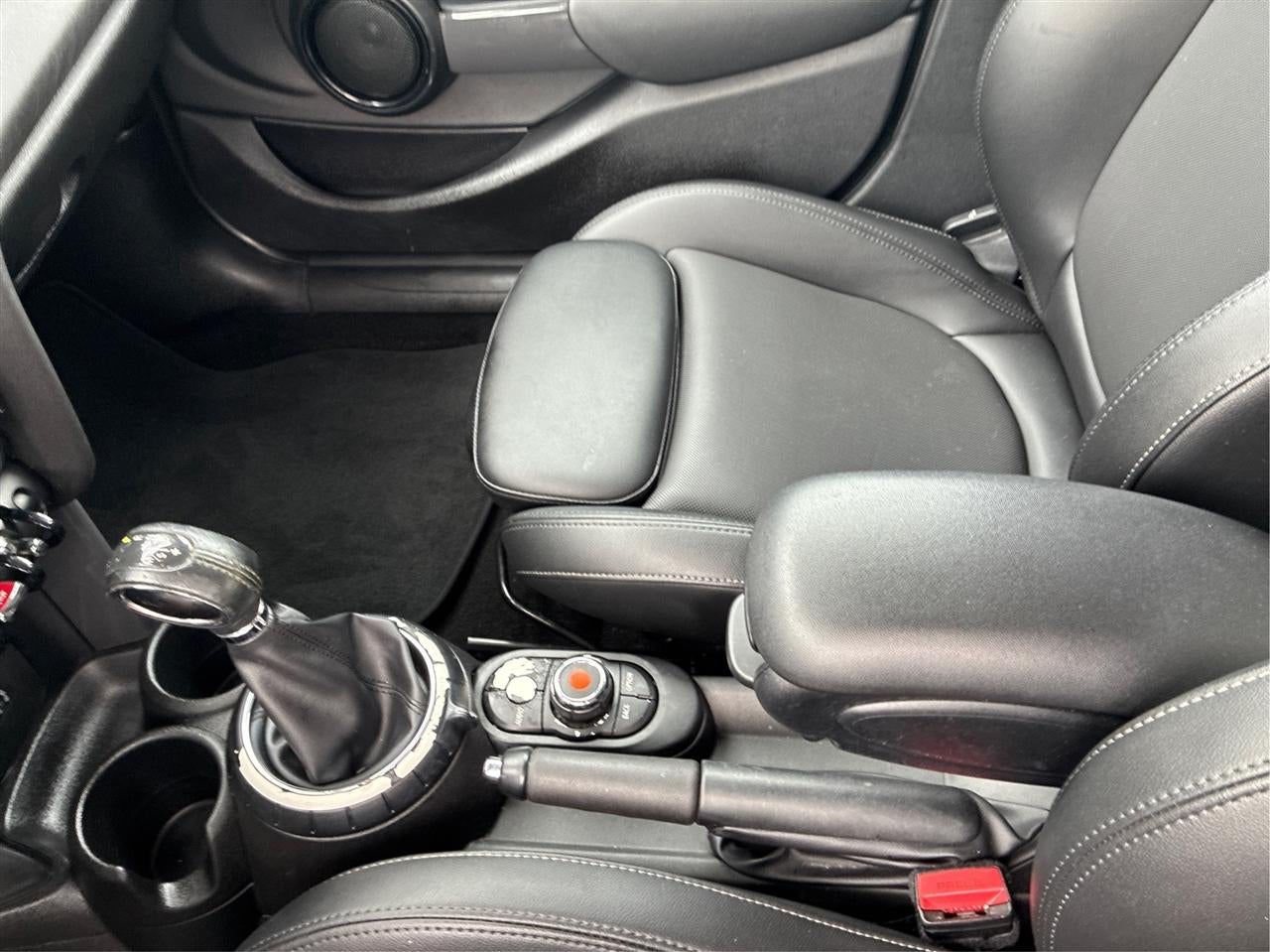 2017 MINI Cooper Base 4D Hatchback