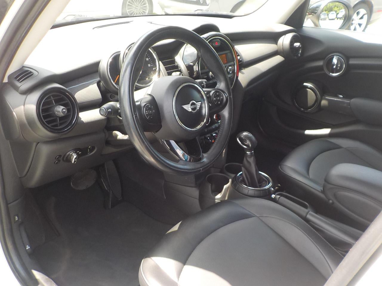 2016 MINI Cooper Base 4D Hatchback