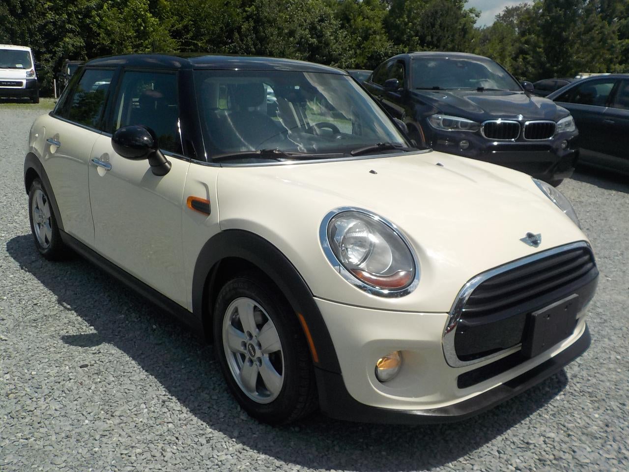 2016 MINI Cooper Base 4D Hatchback