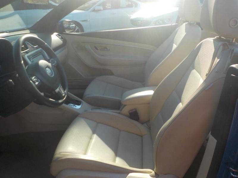 2012 Volkswagen Eos Komfort SULEV 2D Convertible