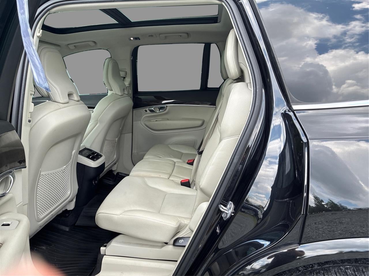2019 Volvo XC90 T6 Momentum AWD