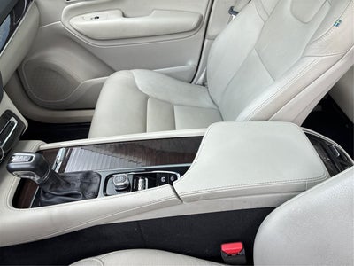 2019 Volvo XC90 T6 Momentum AWD