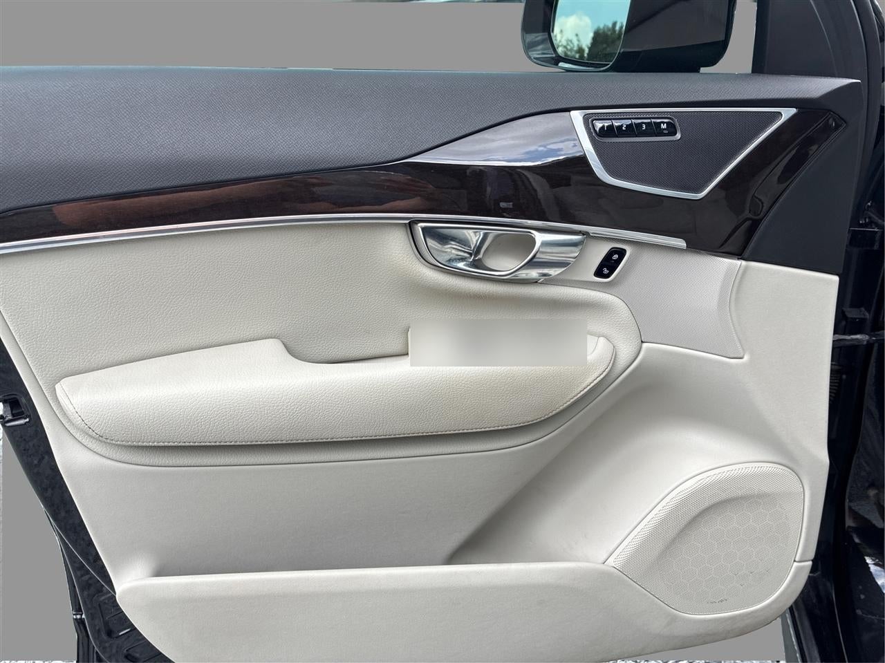 2019 Volvo XC90 T6 Momentum AWD