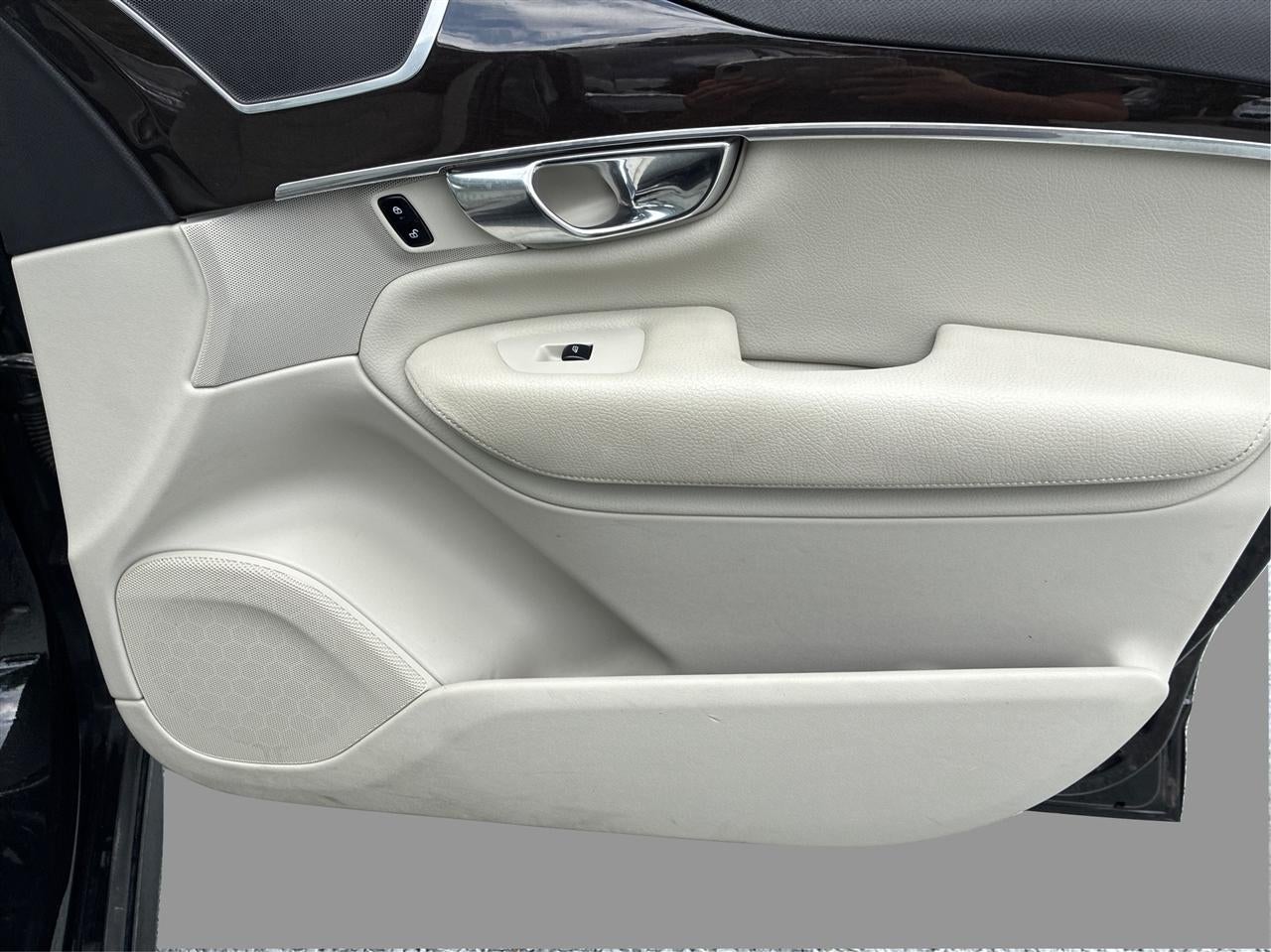 2019 Volvo XC90 T6 Momentum AWD