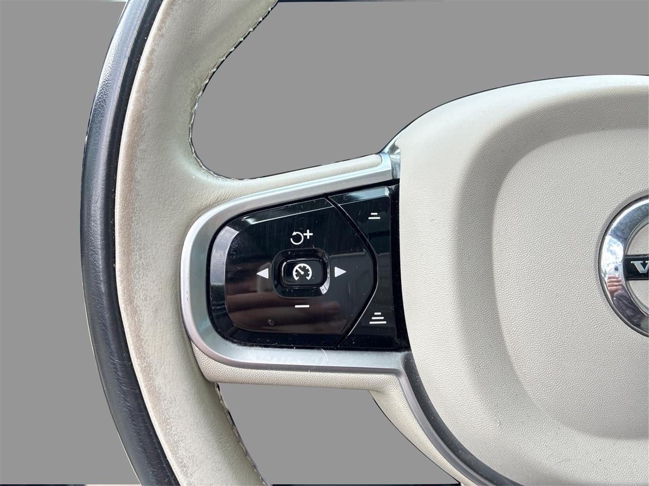 2019 Volvo XC90 T6 Momentum AWD