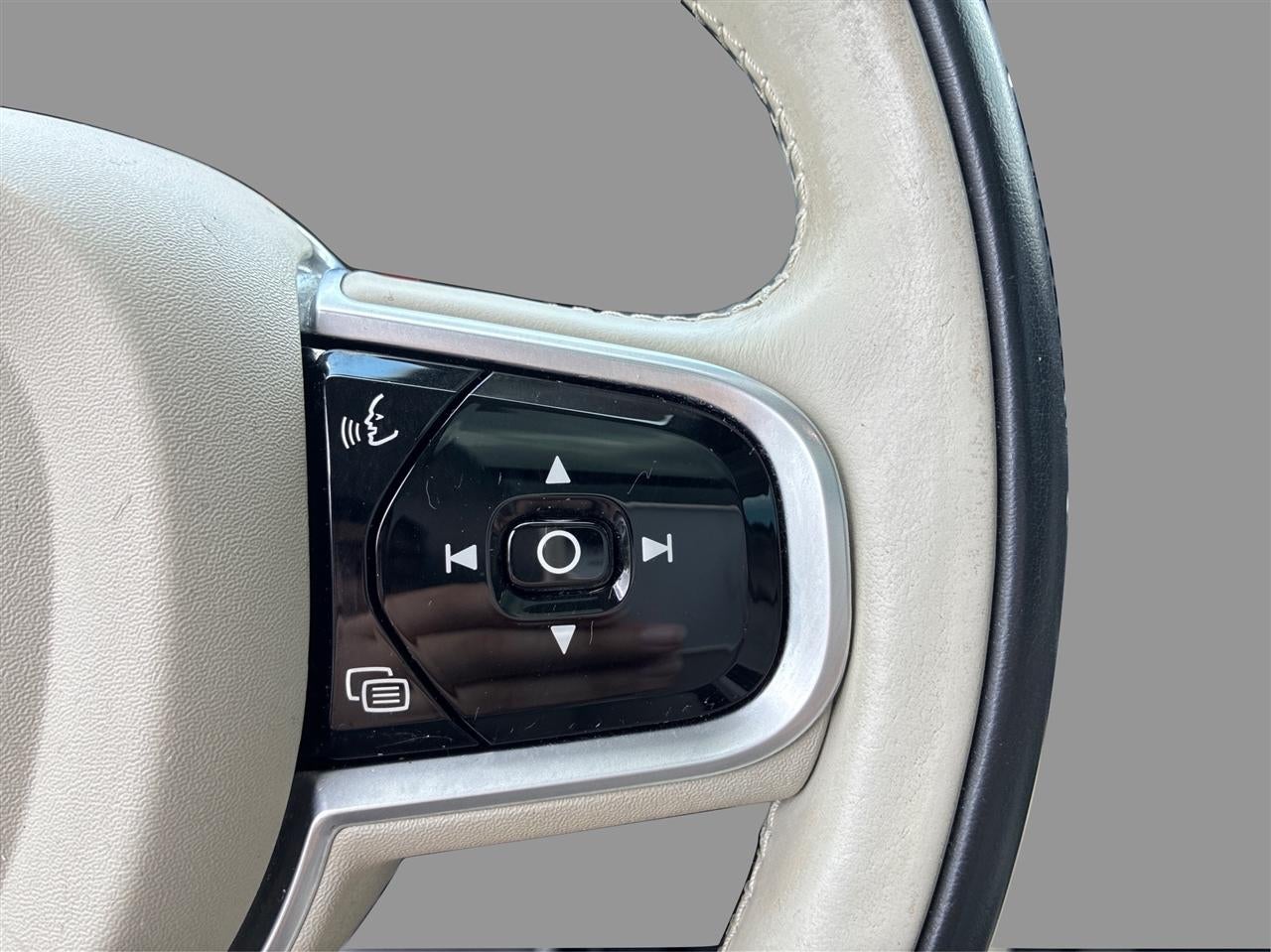 2019 Volvo XC90 T6 Momentum AWD