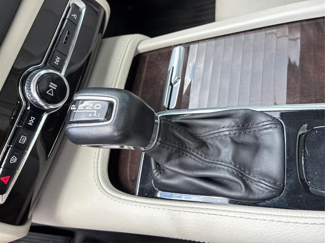 2019 Volvo XC90 T6 Momentum AWD