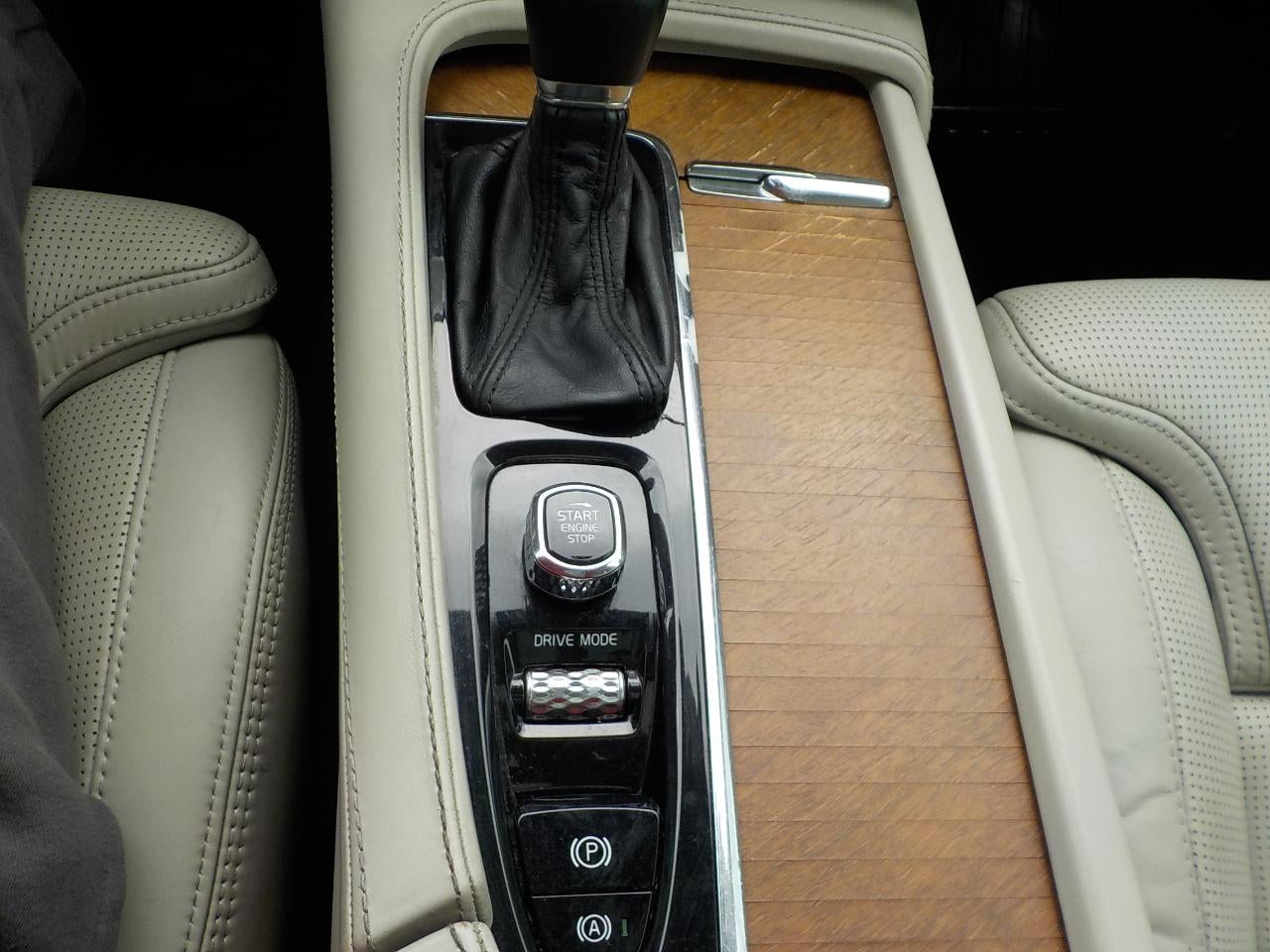 2018 Volvo XC90 T6 Inscription w/6 Passenger Seating AWD